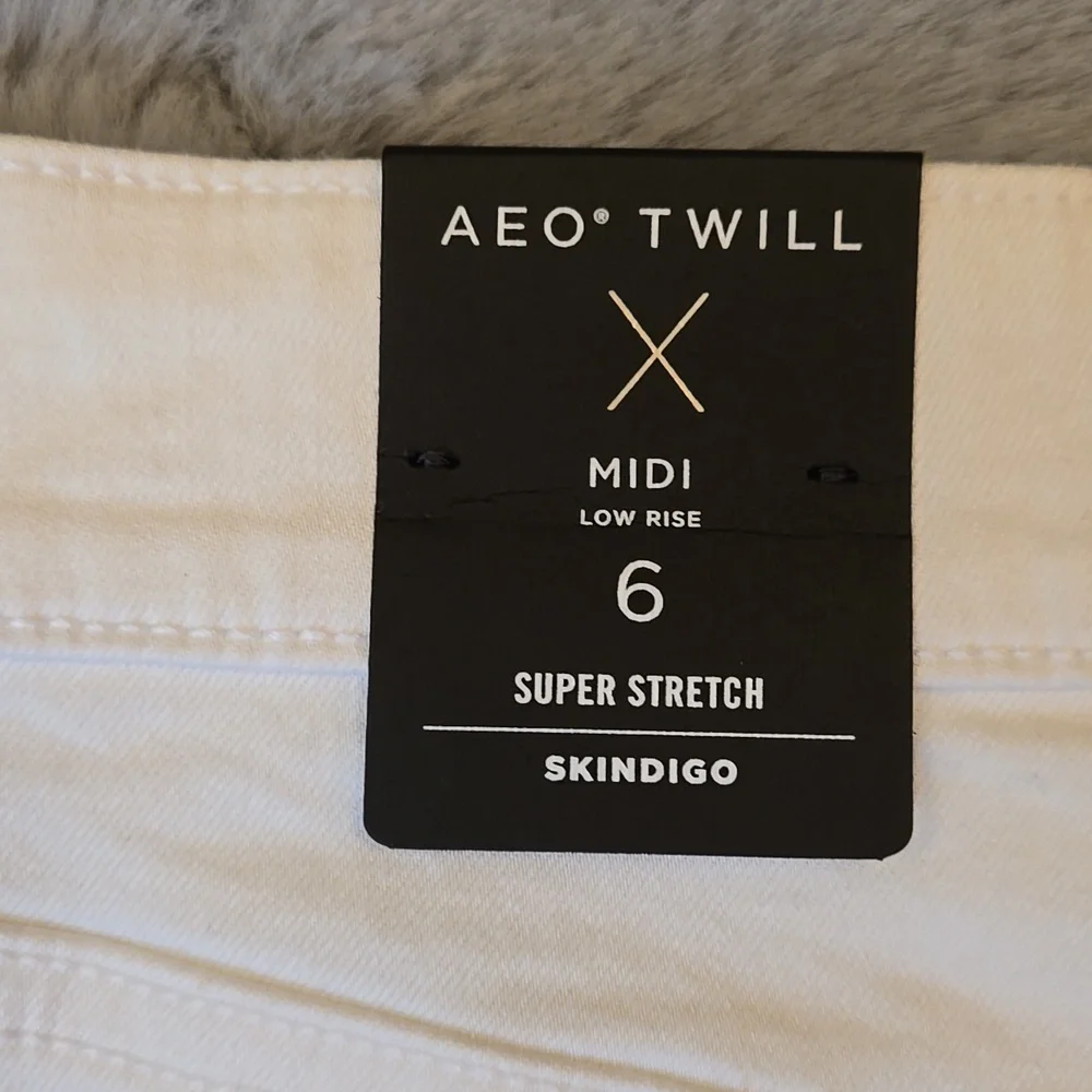 American Eagle Outfitters White Midi Twill Shorts, Womens 6, New With Tags